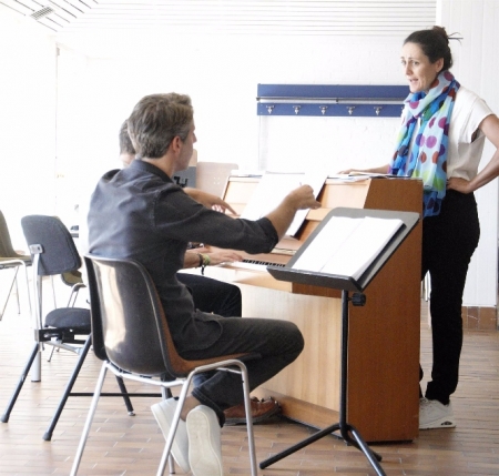 Lucas Macías y Clara Montes, en un ensayo (OCG) 