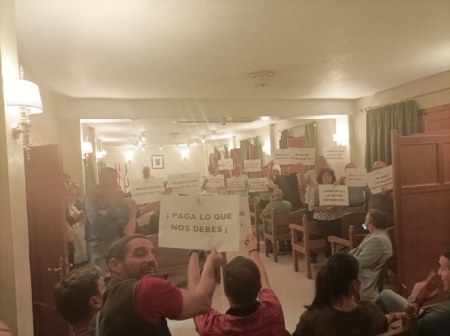 Protesta de los trabajadores del Ayuntamiento de Pinos Puentes (UGT)