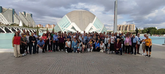 mayores que han participado en el viaje a Marina D`Or, durante su visita a Valencia (AYTO. VEGAS DEL GENIL)