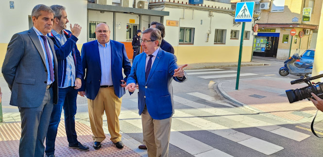 Imagen de la visita a la comisaría del Zaidín (PP)