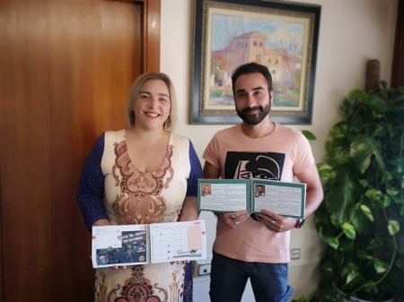 La alcaldesa y el concejal de Educación de La Zubia presentan las agendas escolares (AYTO. LA ZUBIA) 