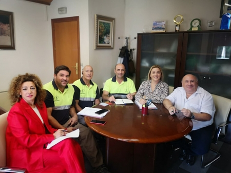 los concejales de Participación Ciudadana y Obras y Servicios, junto a la alcaldesa de La Zubia y los jefes de Obras y Servicios (AYTO. LA ZUBIA)