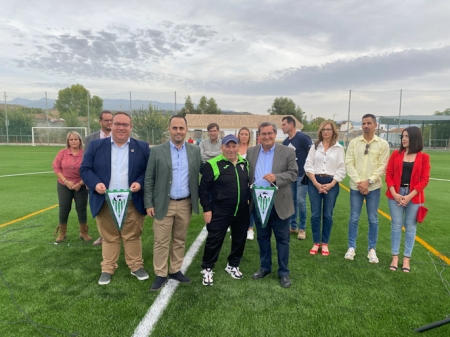 Estreno del césped artificial del `Sntonio Ballesteros` (DIPUTACIÓN)