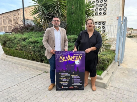el alcalde de Vegas y la concejala de Cultura presentan las actividades de Halloween (AYTO. VEGAS DEL GENIL)