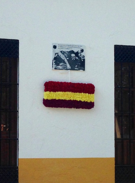 Placa en homenaje a las víctimas (ASOCIACIÓN 14 DE ABRIL)