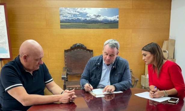 Gerardo Sánchez, Mariano Lorente y Olga Manzano en Iznalloz (PSOE) Gerardo Sánchez, Mariano Lorente y Olga Manzano en Iznalloz (PSOE)