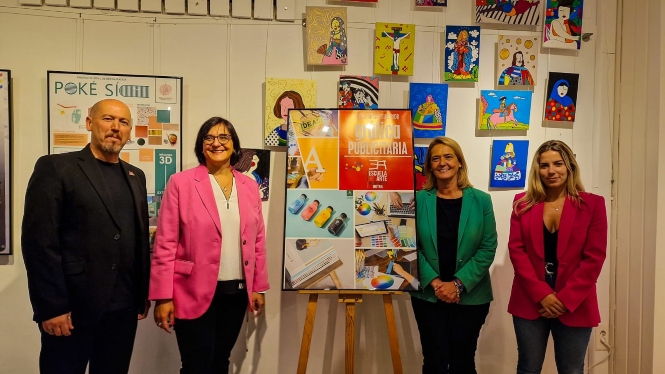 Imagen de la visita a la Escuela de Arte (JUNTA)