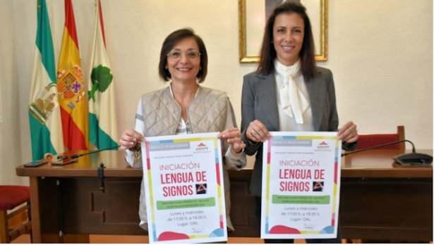 Josefina Sánchez y Paqui Valero han presentado el curso (AYTO. ALBOLOTE)