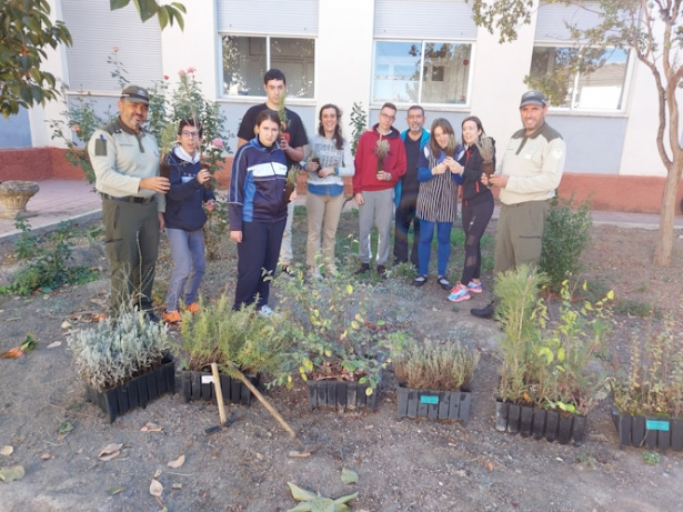 Entrega de los plantones (CAJA GRANADA FUNDACIÓN)
