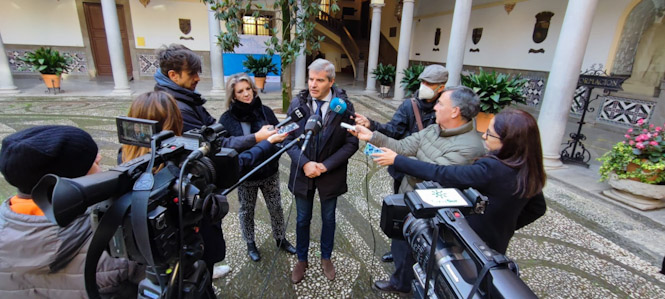 César Díaz y Carmen Lidia Reyes atienden a los medios (PP)