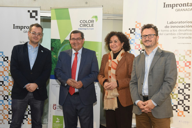 Foto de familia tras la firma del convenio (DIPGRA)