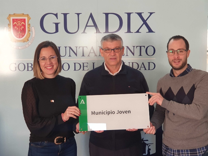Entrega del distintivo de Municipio Joven (AYTO. GUADIX)