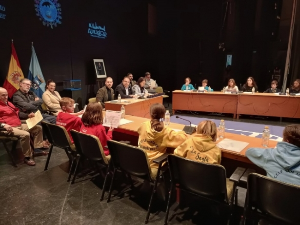 Pleno infantil en Almuñécar (AYTO. ALMUÑÉCAR)