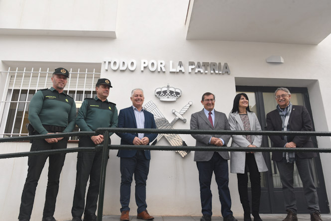 Visita al renovado cuartel de la Guardia civil de Atarfe (A. AMAYA / DIPGRA)