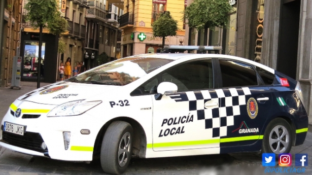 Vehículo de la policía local (POLICÍA LOCAL) Vehículo de la policía local (POLICÍA LOCAL)