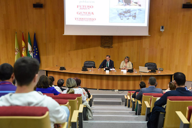 Imagen de archivo de una presentación en la Diputación de medidas contra la despoblación (DIPUTACIÓN DE GRANADA)