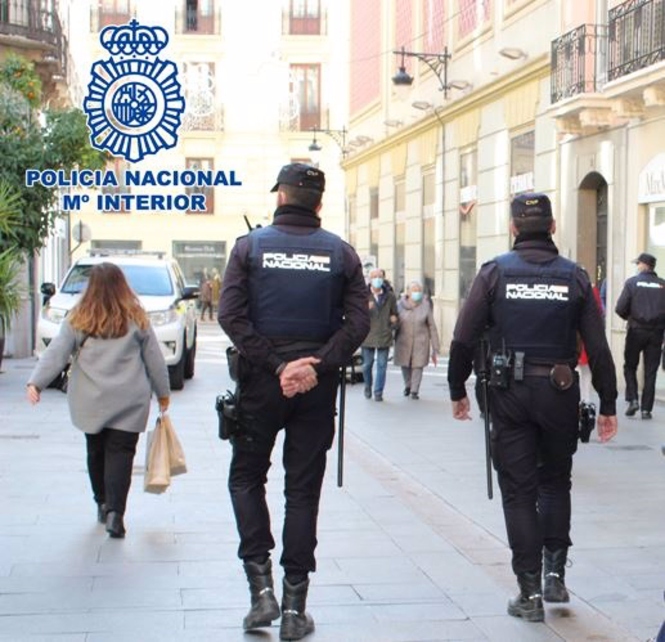 Patrulla de Policía Nacional en el centro de Granada (POLICÍA NACIONAL)