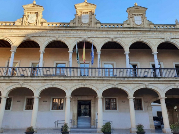 Fachada del Ayuntamiento de Guadix, en imagen de archivo (AYUNTAMIENTO)