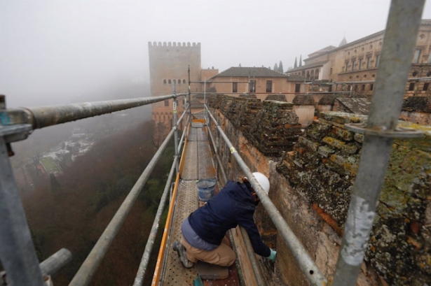 La Alhambra inicia las obras de restauración de la Torre de las Gallinas (ÁLEX CÁMARA-EUROPA PRESS)