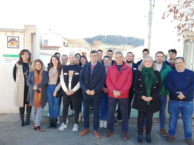 Foto de familia con los alumnos (JUNTA)