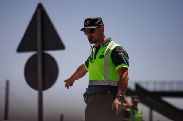 Un agente de la Guardia Civil, archivo (ALEJANDRO MARTÍNEZ VÉLEZ - EUROPA PRESS) 