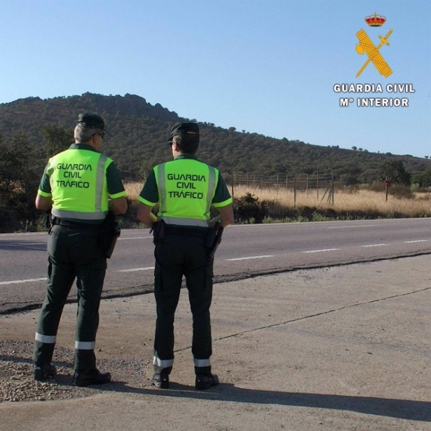 Agentes de la Guardia Civil de Tráfico en imagen de archivo (GUARDIA CIVIL) 