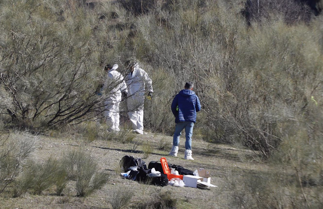 Labores de la Policía Nacional en la localización donde aparecía un bebé muerto envuelto en una manta el pasado viernes (ÁLEX CÁMARA - EUROPA PRESS)