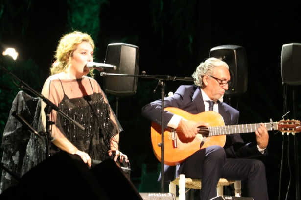 Estrella Morente durante su actuación (AYTO. ALMUÑÉCAR/ARCHIVO)