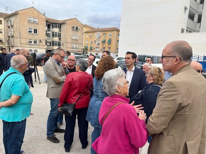 Visita del alcalde de Granada, Francisco Cuenca, a la zona de Santa Adela (AYUNTAMIENTO DE GRANADA)