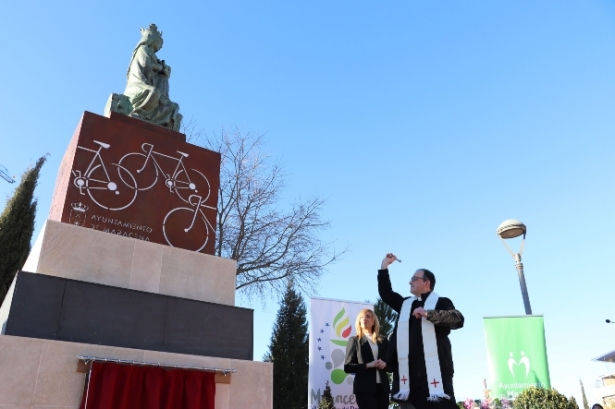 Imagen del monolito (AYTO. MARACENA) 