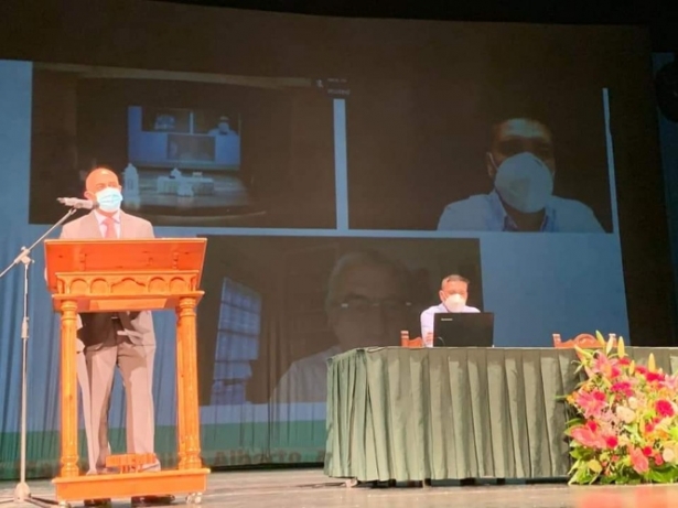 Entrega del Premio Internacional de Poesía de Fuente Vaqueros en una edición anterior (AYTO. FUENTE VAQUEROS) 