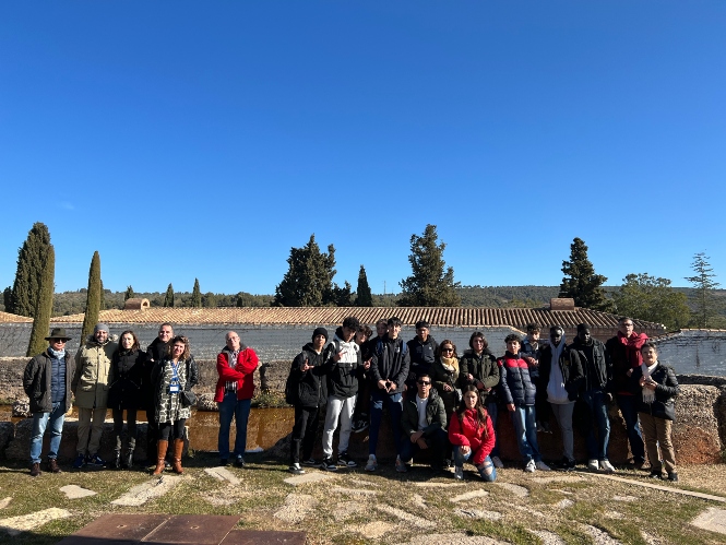Visita realizada este lunes al cementerio (GRAVITE FESTIVAL)