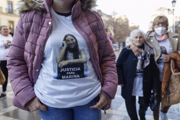 Familiares y amigas de Marina se manifiestan antes del juicio en Granada contra una mujer acusada de matar a su novia en Motril (ÁLEX CÁMARA/EUROPA PRESS)