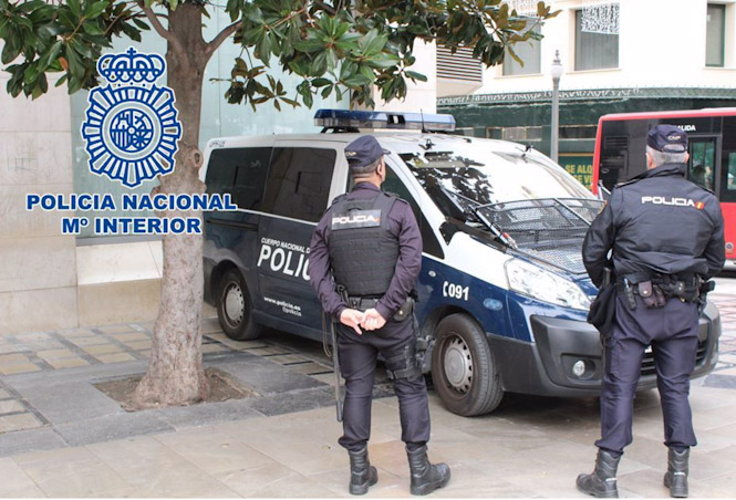 Agentes de la Policía Nacional en imagen de archivo (POLICÍA NACIONAL EN GRANADA)