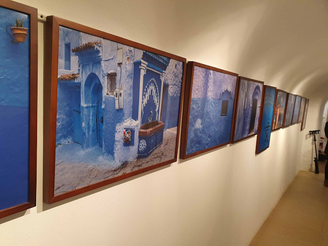 Algunas de las pinturas de la exposición (AYUNTAMIENTO GUADIX)