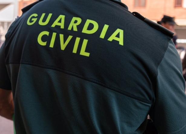 Un agente de la Guardia Civil de espaldas, en imagen de archivo (GUARDIA CIVIL)