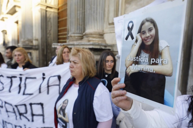 Familiares y amigas de Marina se manifiestan antes del inicio del juicio en Granada contra la asesina confesa de la joven. Archivo. (ÁLEX CÁMARA - EUROPA PRESS(