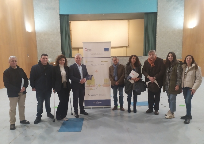 Imagen de la visita al antiguo cine de Atarfe (DIPGRA)