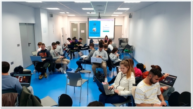 Alumnos de la UGR (UGR) Alumnos de la UGR (UGR)