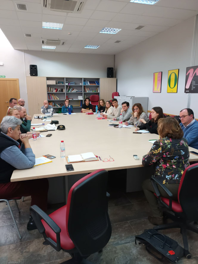 Reunión del sistema de seguimiento integral VioGen celebrada en Huétor Tájar (AYTO. HUÉTOR TÁJAR)