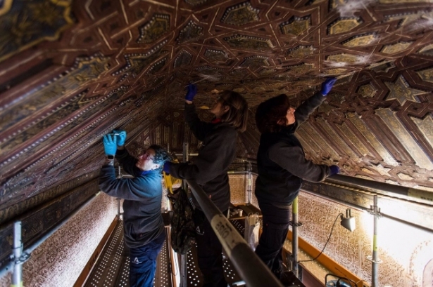 La Alhambra Fija La Policromía De La Armadura Del Cuarto Dorado (JUNTA DE ANDALUCÍA) 