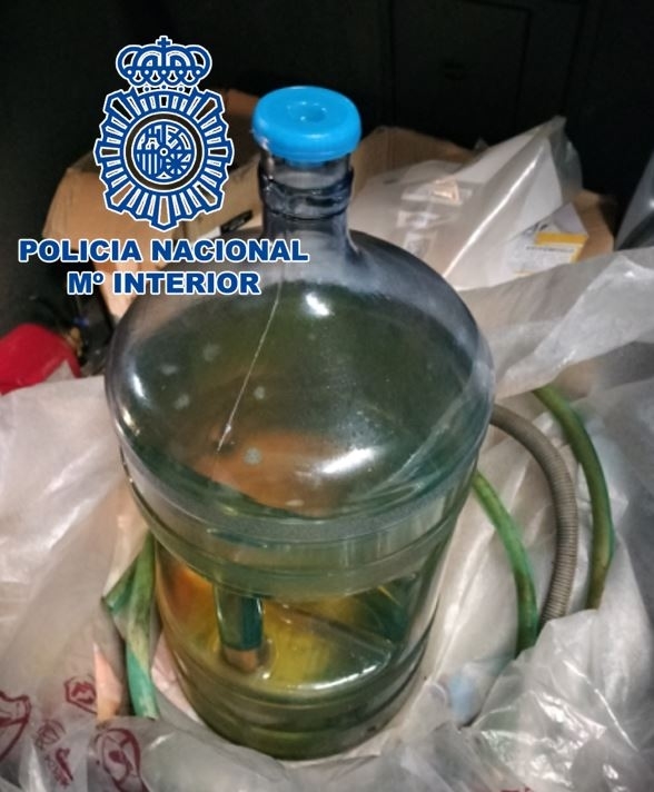 Garrafa con gasoil intervenida (POLICÍA NACIONAL) 