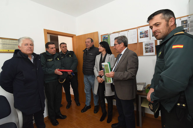 Visita al cuartel de la Guardia civil de Gor (R. MARTÍNEZ/ DIPGRA)