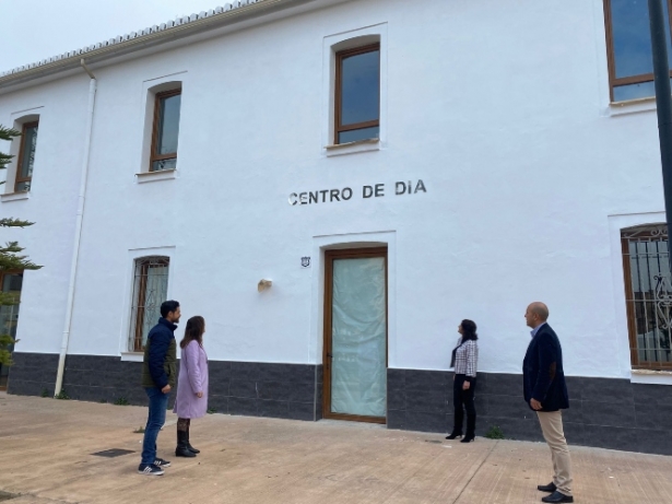 El alcalde y varios concejales del Equipo de Gobierno visitan las obras del nuevo Centro de Día de Otura (AYTO. OTURA)