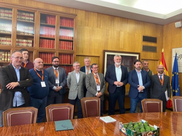 Reunión de representantes de asociaciones empresariales de la Costa Tropical con Hugo Morán en Transición Ecológica, junto con el presidente de la Diputación de Granada, José Entrena (DIPUTACIÓN DE GRANADA) 