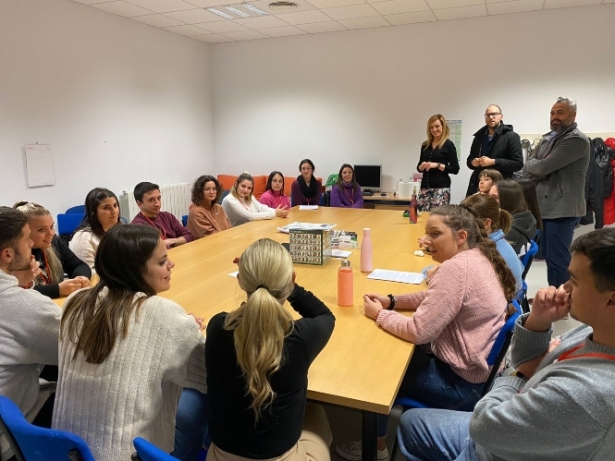 Recibimiento a los estudiantes (AYTO. MARACENA) Recibimiento a los estudiantes (AYTO. MARACENA)