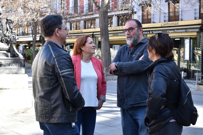Miembros de IU en Plaza Bibrrambla (IU)