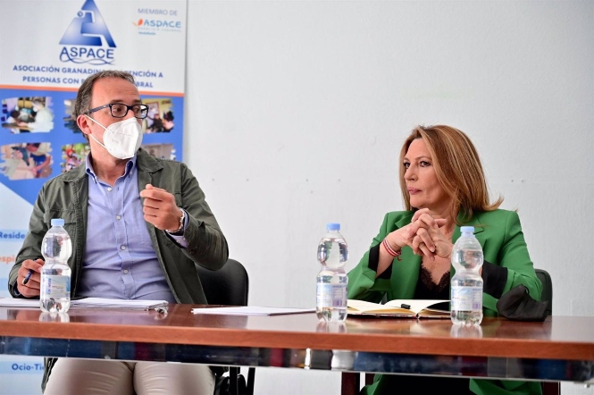 La candidata de Ciudadanos a la Alcaldía de Granada, Concha Insúa, en un encuentro en la sede de Aspace (CS)