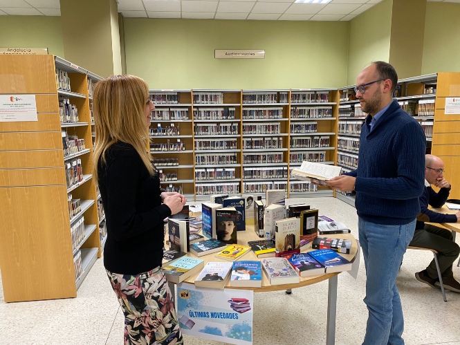 Visita a la biblioteca (AYTO. MARACENA)