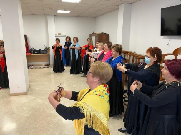 Las alumnas del curso de flamencoterapia de La Zubia (AYTO. LA, ZUBIA) 